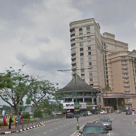 Riverbank Suites Waterfront クチン エクステリア 写真