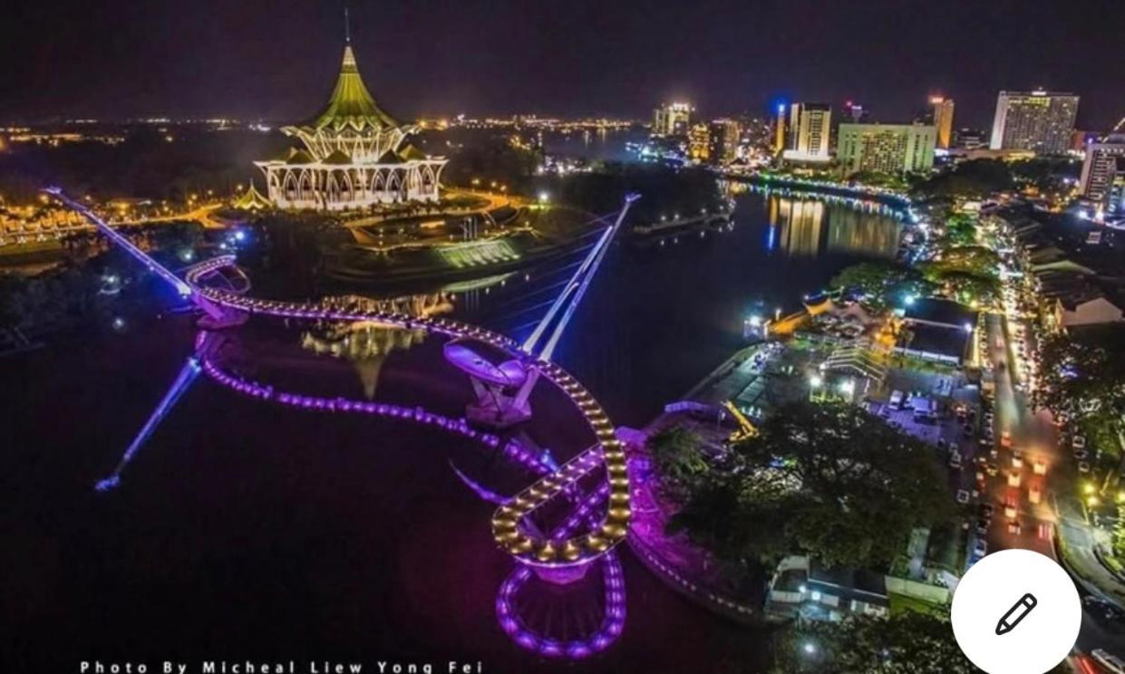 Riverbank Suites Waterfront クチン エクステリア 写真