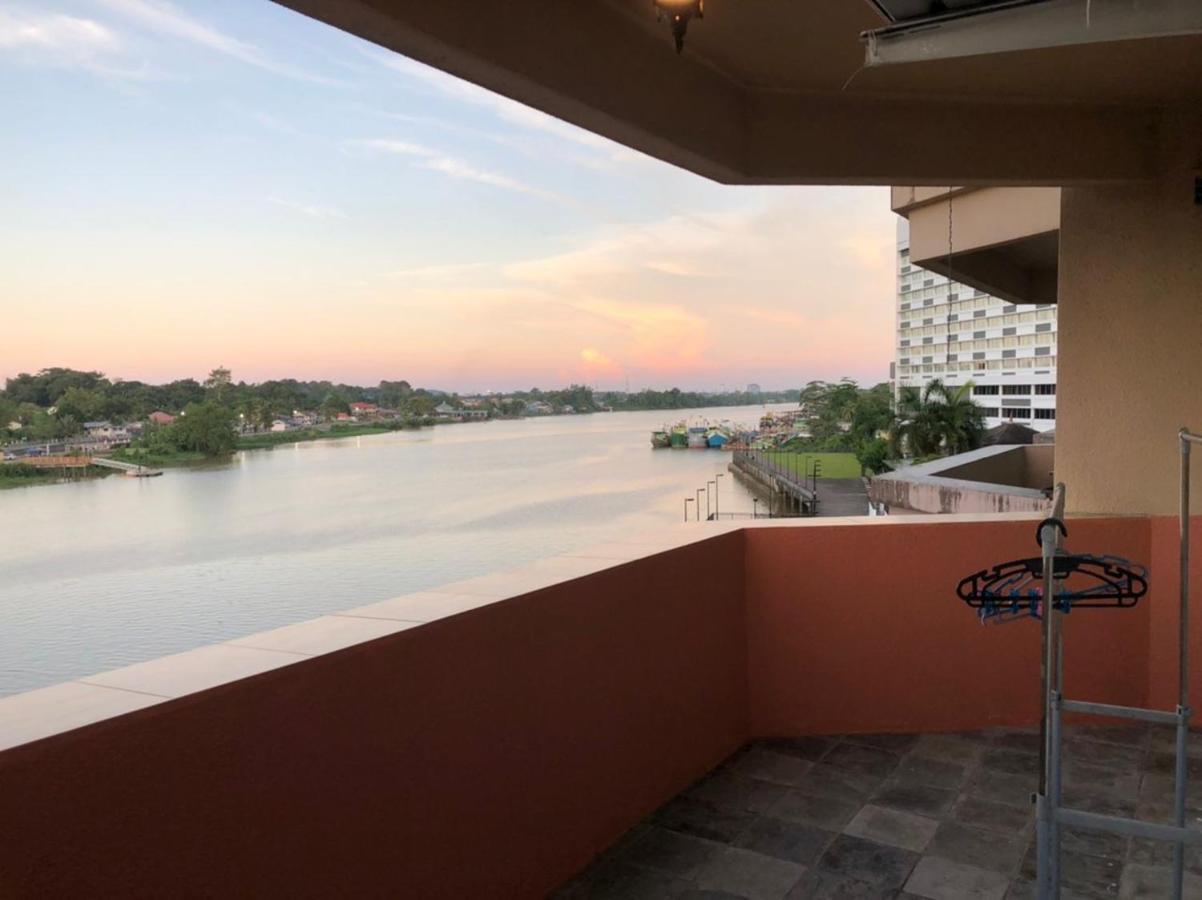 Riverbank Suites Waterfront クチン エクステリア 写真