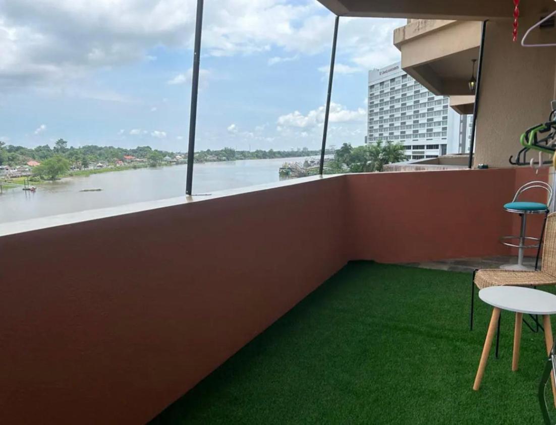 Riverbank Suites Waterfront クチン エクステリア 写真