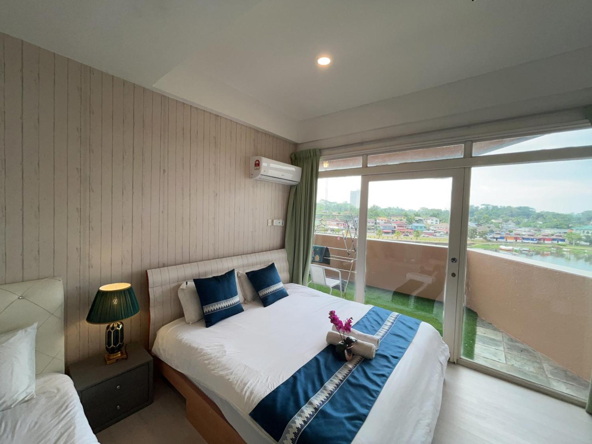 Riverbank Suites Waterfront クチン エクステリア 写真