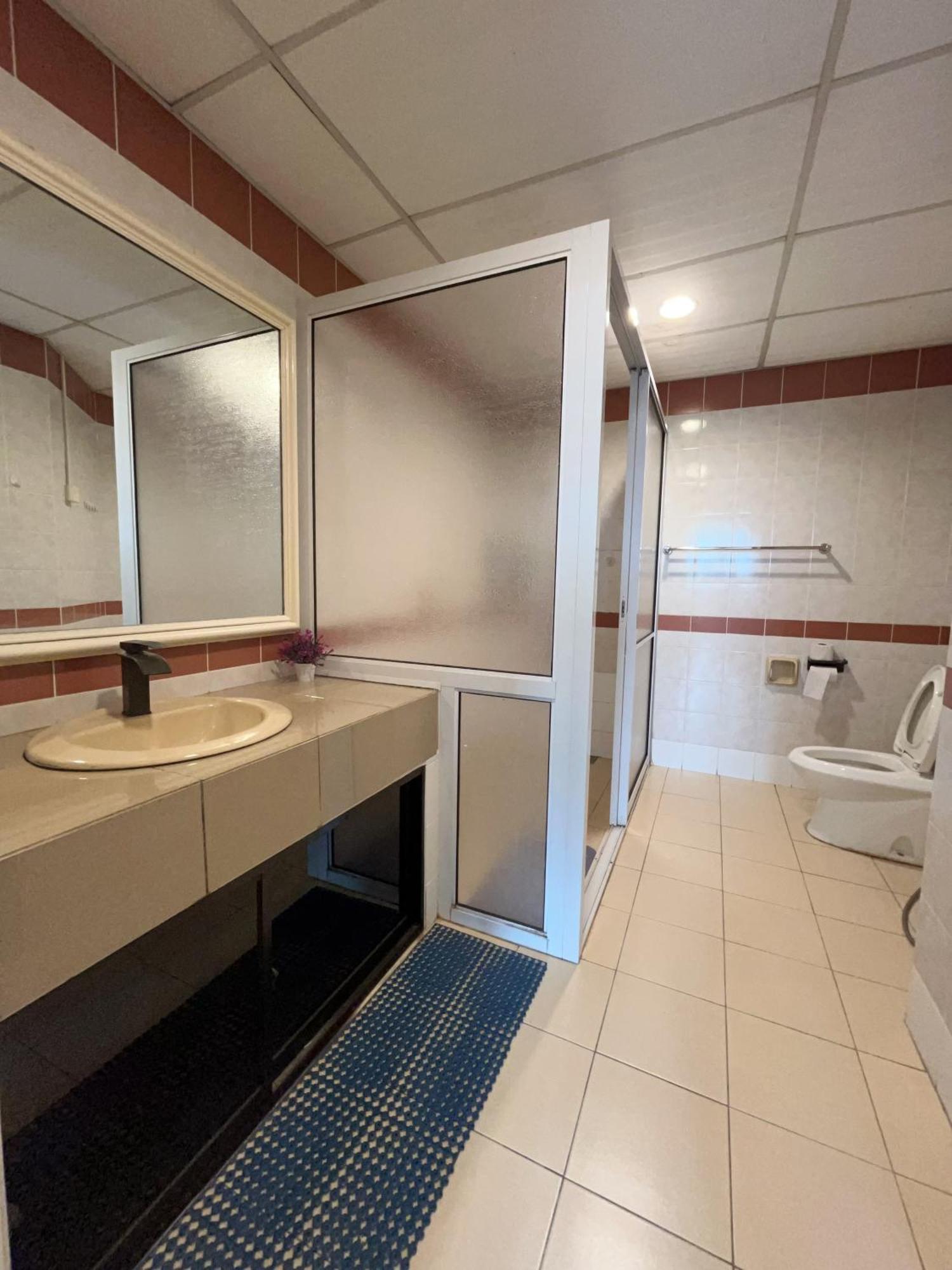 Riverbank Suites Waterfront クチン エクステリア 写真